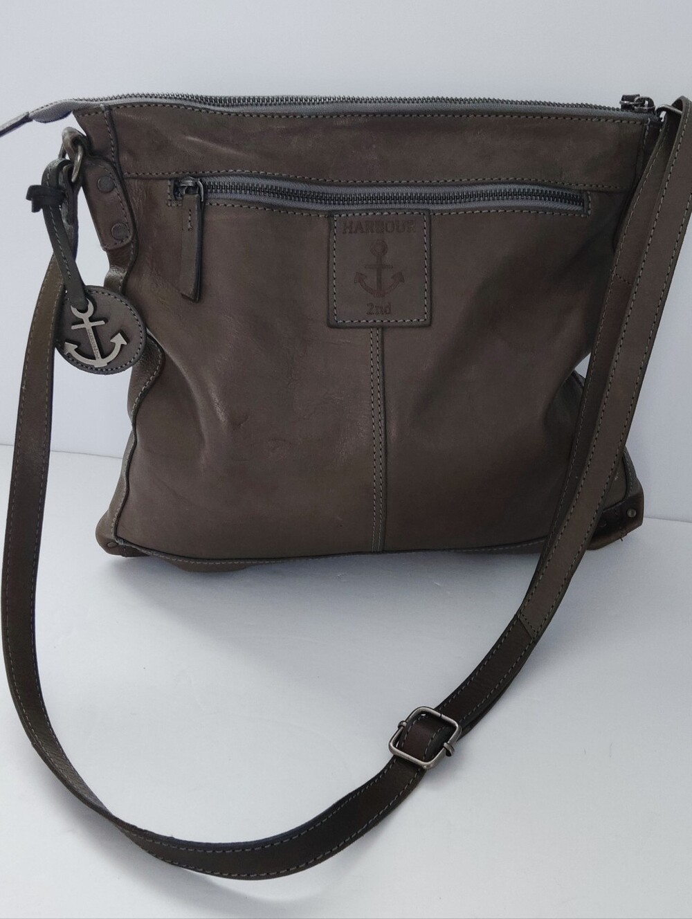 Harbour 2 Nd Men's Dark Olive Leather Shoulder Bag. Pre-owned.